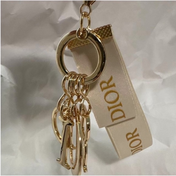 Complementary Keychain With Dior Perfume - Picture 4 of 6